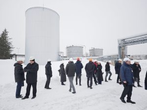 Šilumos tiekėjai aplankė Klaipėdos šilumos gamybos objektus, pasidalino investicinių projektų patirtimi ir planais